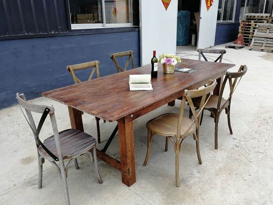 farmhouse table pinewood.jpg